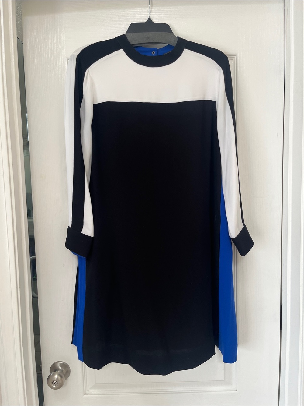 BCBGMaxAzria Black, White & Blue Long-Sleeve Colorblock Shift Dress, M